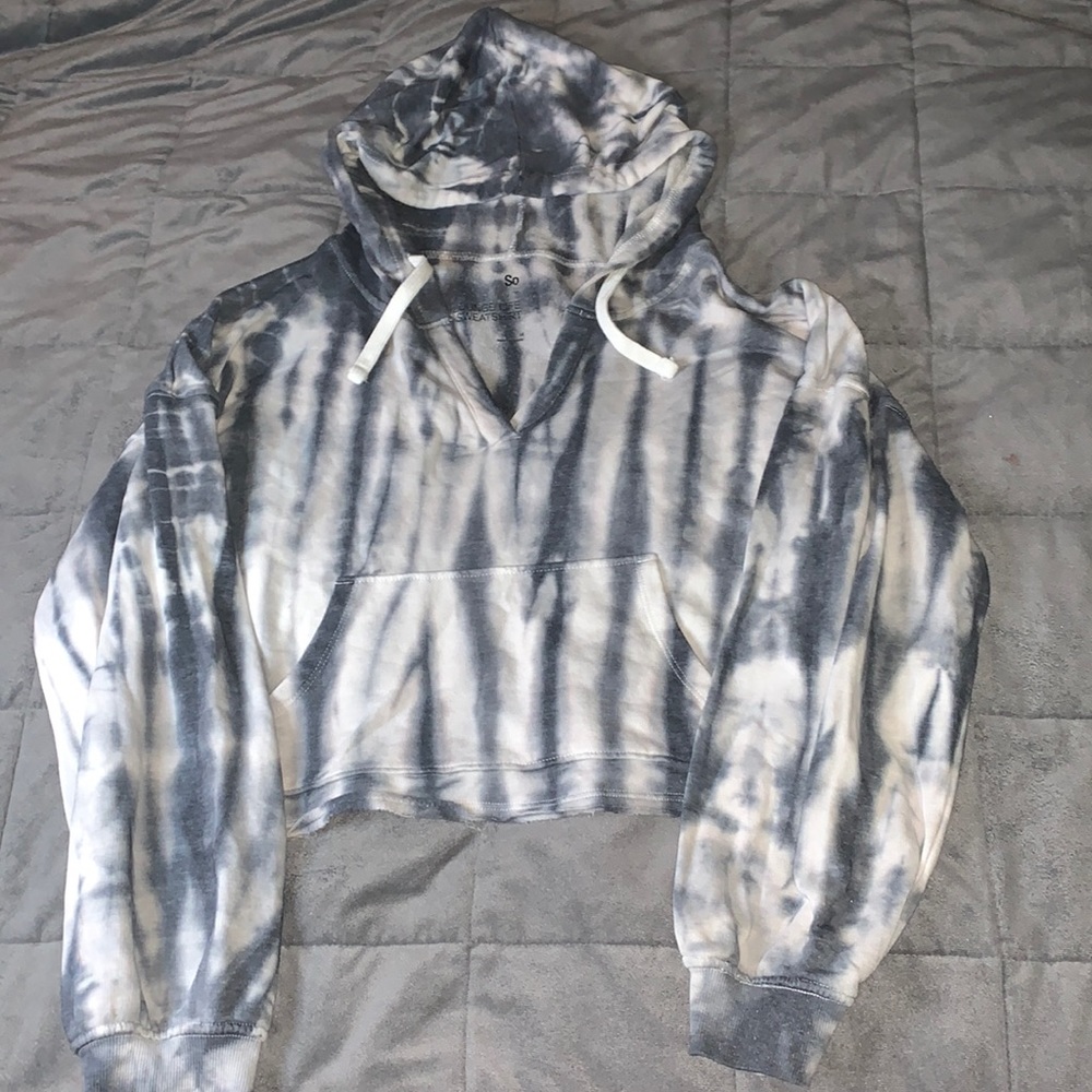Cropped lunge sweat shirt size medium